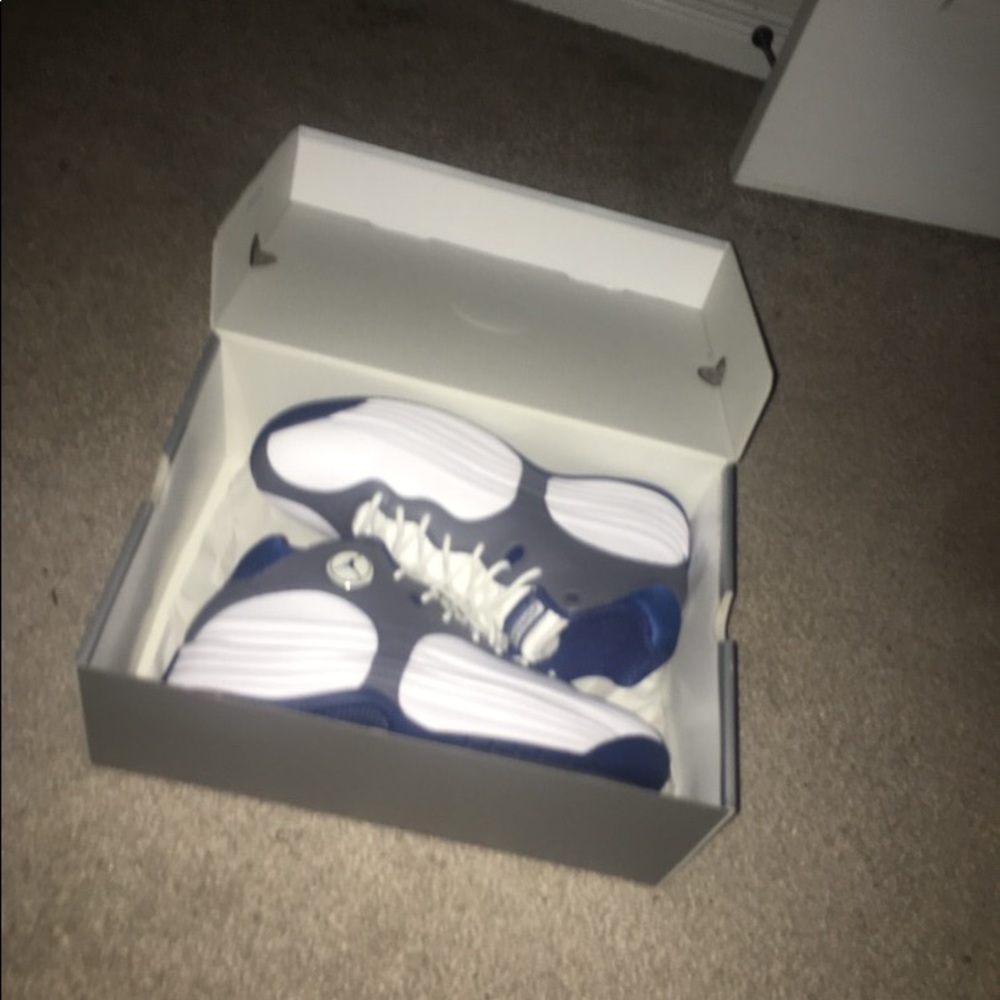 Shoes - Picture 2 of 3